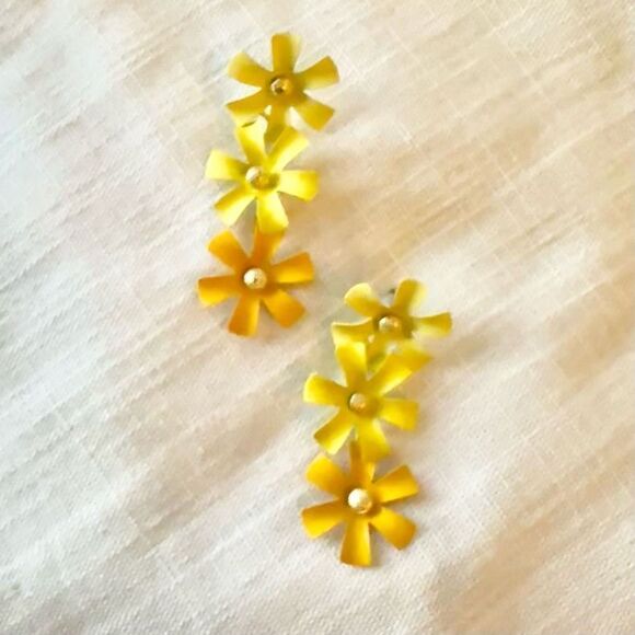 No Brand Jewelry - Shades of yellow flower earrings